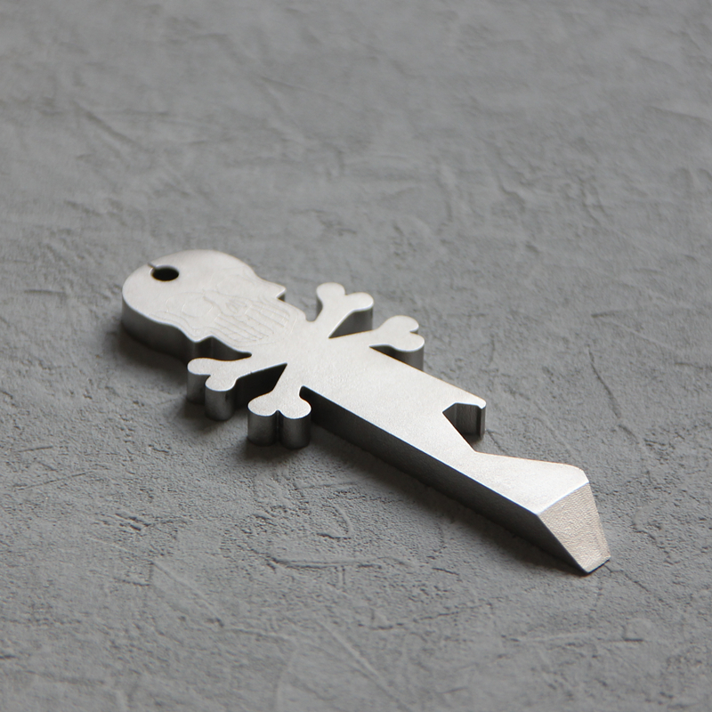 Mini Titanium Prybar Keychain  - مراجعة Titanium Pry Bar وسعره