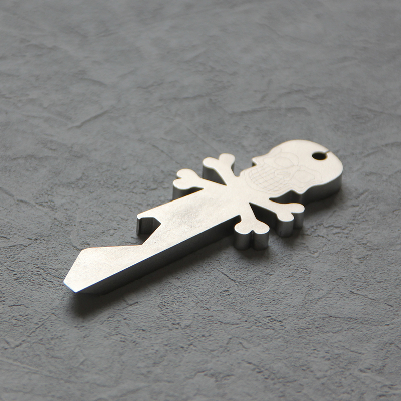 Mini Titanium Prybar Keychain  - مراجعة Titanium Pry Bar وسعره