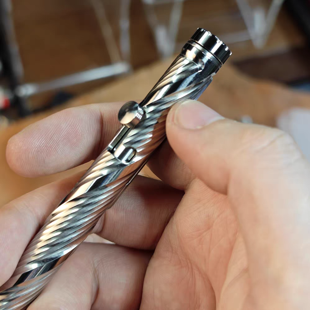 EDC Titanium Pen with Ball Bea - مراجعة Edc Everyday Carry Gear وسعره